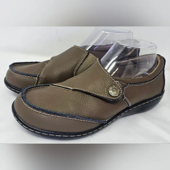 Terrikat Women's Classic Leather Loafers Slip-On Comfort Walking Sz 7.5 Khaki - Picture 1 of 13